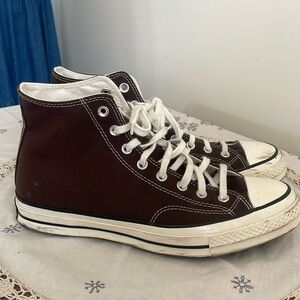 Brown hi top converse all stars 10.5